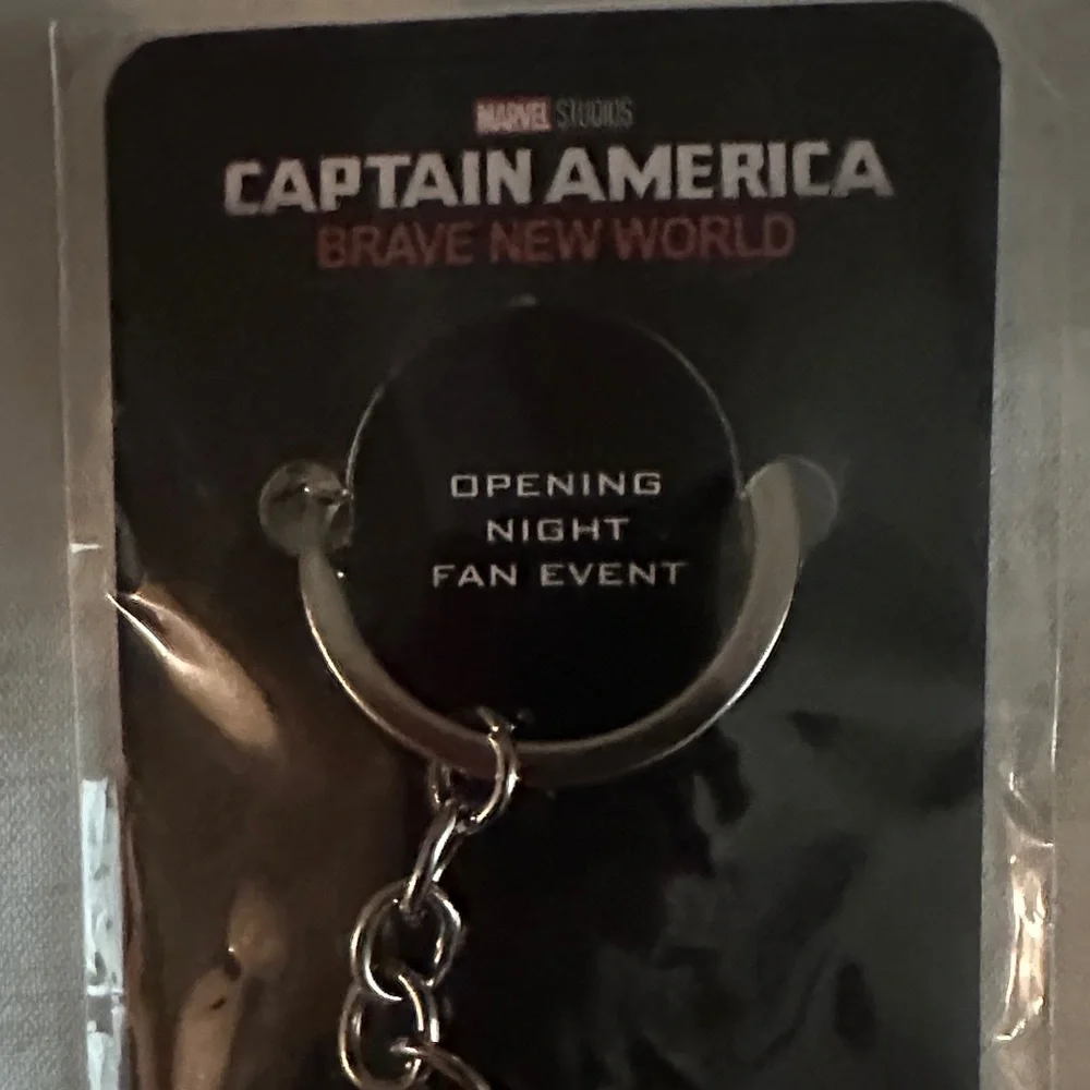 Marvel Captain America Silver Shield Key Holder Keychain